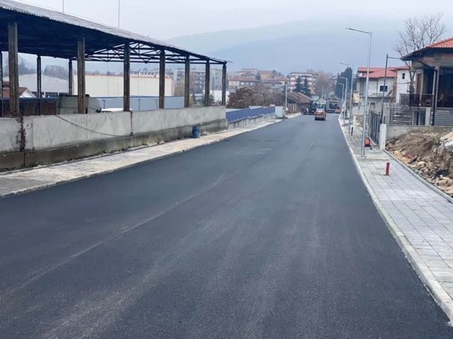 Квартал „Изгрев” с нови асфалт, тротоари и осветление
